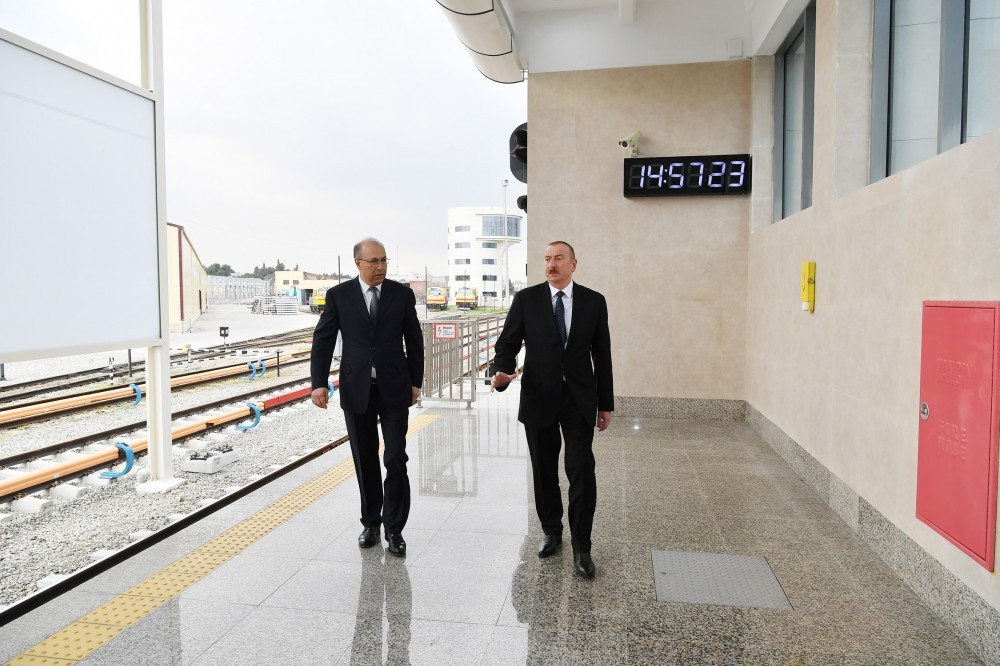 İlham Əliyev  “Bakmil” stansiyasında - FOTOLAR