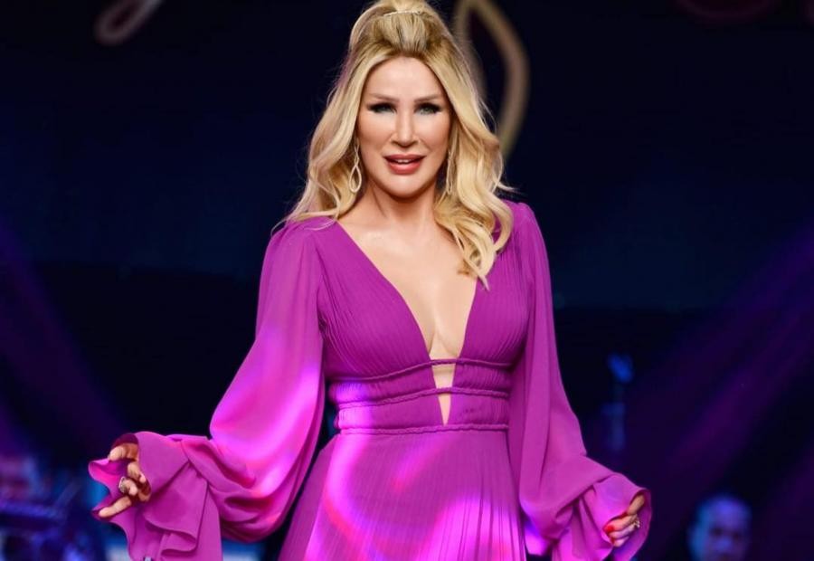 Seda Sayan dekoltesinə görə tənqid edildi - FOTOLAR