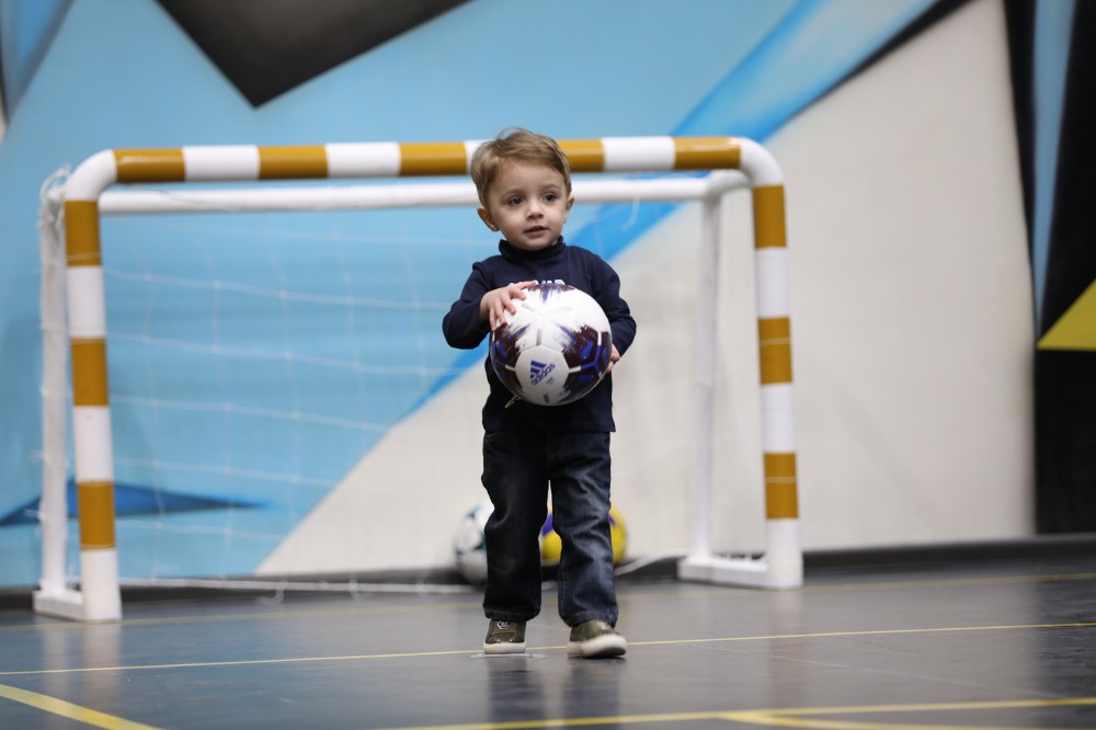 Kamran Ağayev “Hünər Qüllələri”ndə yeniyetmələrlə belə futbol oynadı - FOTO-VİDEO