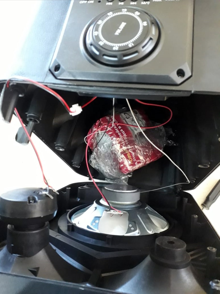 Səs gücləndiricidə dərman keçirmək istədi - FOTOLAR