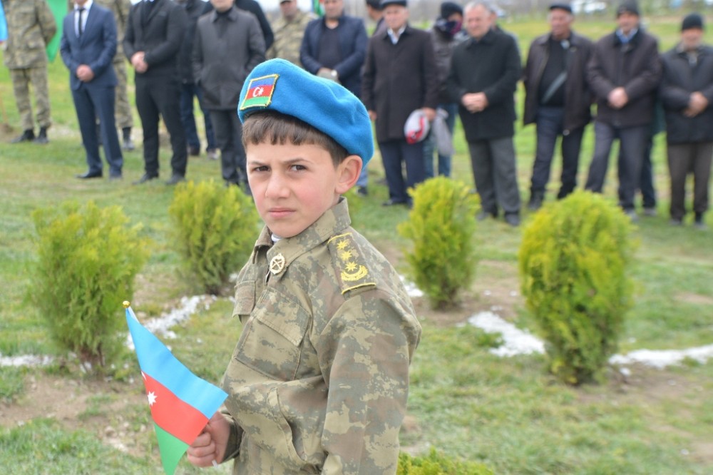 Şəhidlərin şərəfinə ağacəkmə aksiyası keçirildi - FOTOLAR