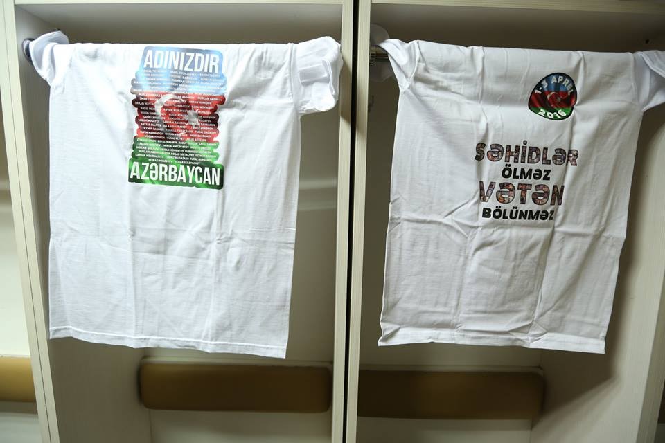 Futbolçulardan şəhidlərin ruhuna ehtiram - FOTOLAR