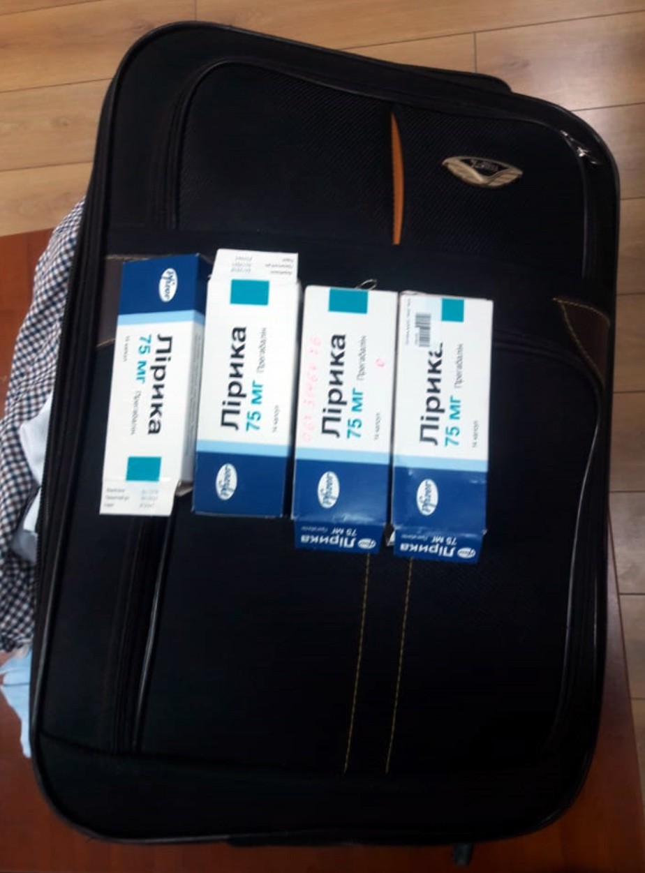 Biri təyyarə, digəri "VAZ-21063"lə dərman keçirmək istədi - FOTOLAR