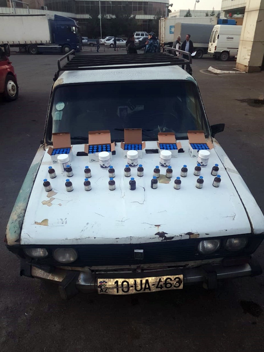 Biri təyyarə, digəri "VAZ-21063"lə dərman keçirmək istədi - FOTOLAR