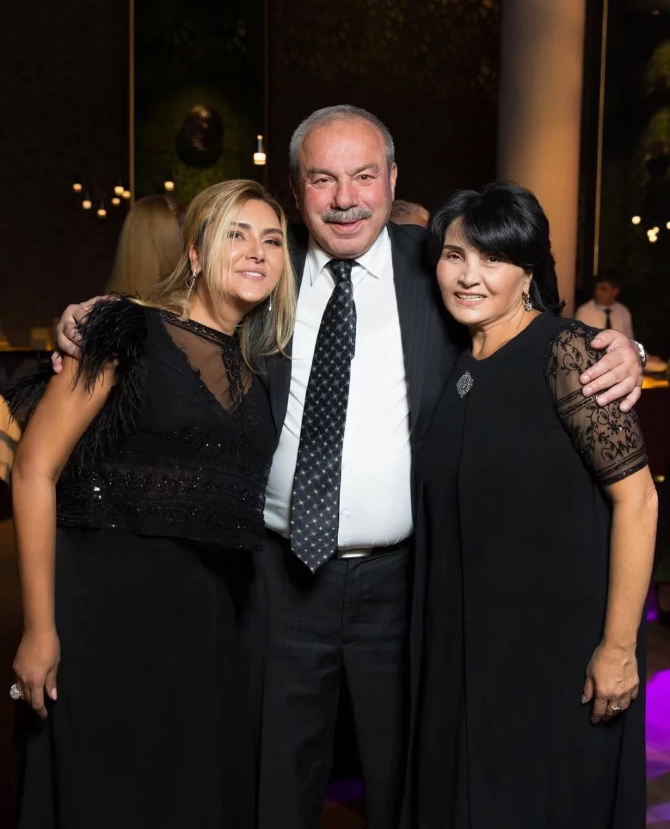 Zülfiyyə Xanbabayevanın ailəsi ilə İLK FOTOSU