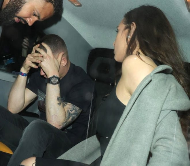 "Çelsi"nin futbolçuları qələbəni qızlarla qeyd etdilər - FOTOLAR