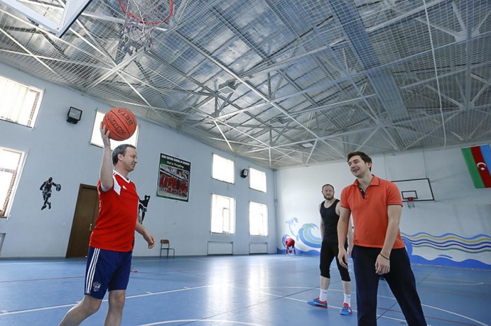 FIDE rəhbəri Şəmkirdə basketbol oynadı - FOTO