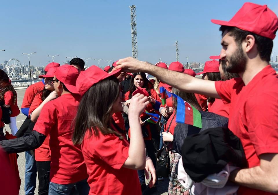 Azərbaycan 10 milyon - FOTO