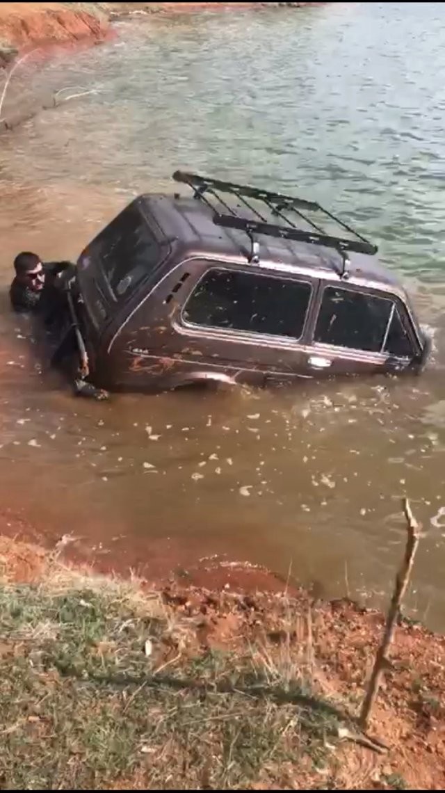 Avtomobil həvəskarı ölümdən son anda qurtuldu - FOTO (VİDEO)
