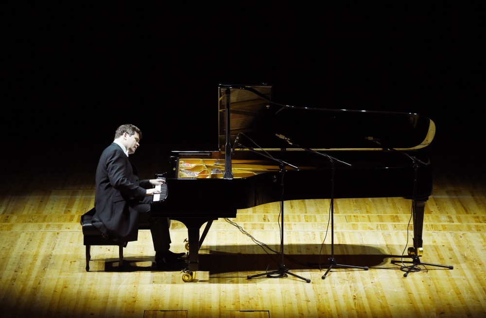 Mehriban Əliyeva və qızları məşhur pianoçunu dinlədilər - FOTO