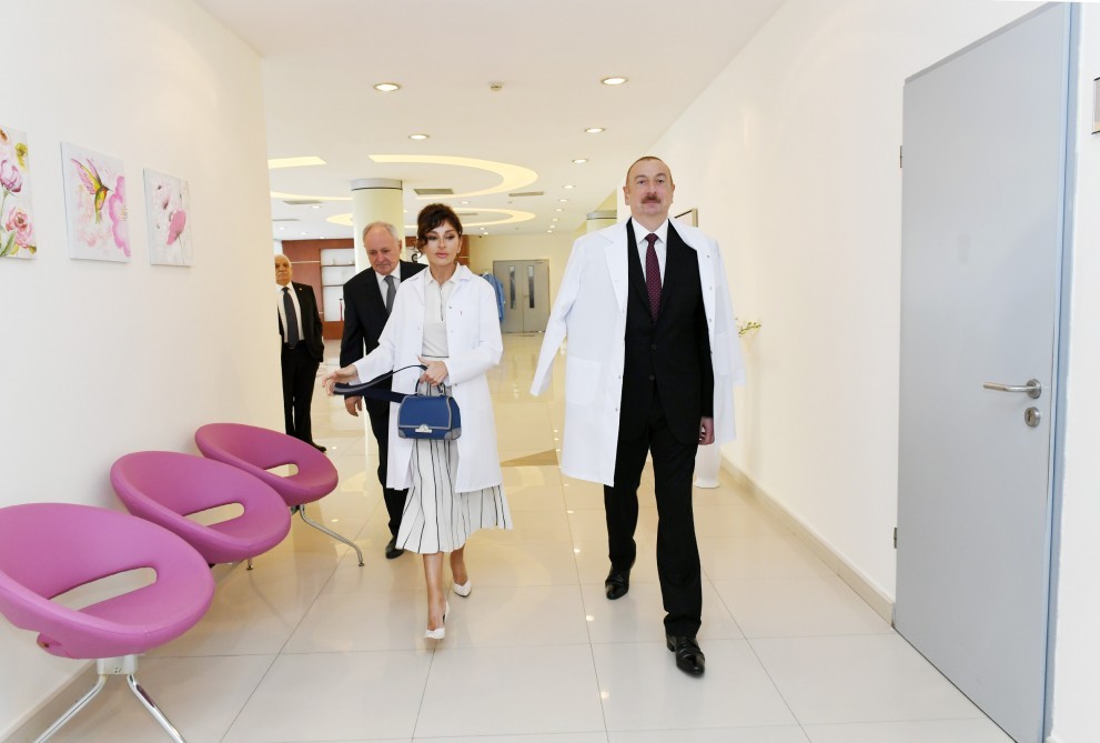Prezident və xanımı 10 milyonuncu sakininin valideynləri ilə görüşdü - FOTOLAR