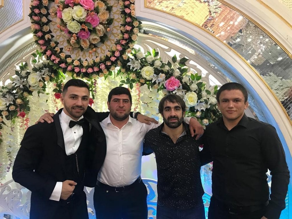 Dünya çempionu “dərviş toyu” etdi - FOTO