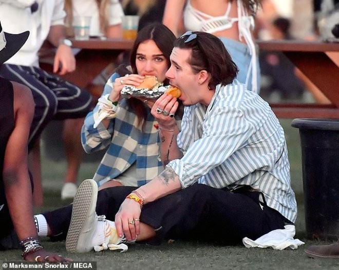 David Beckham oğlu modellə öpüşərkən görüntüləndi - FOTOLAR