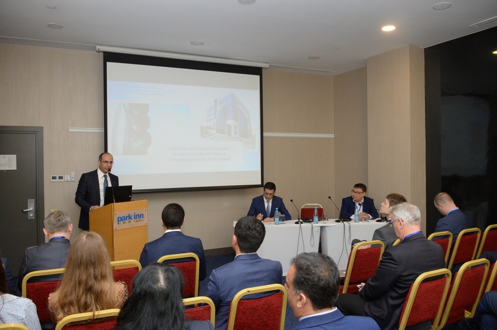 Bakıda intellektual nəqliyyat sistemi müzakirə olunur - FOTO
