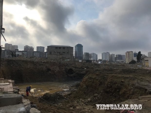 “Təzəpir” məscidi ətrafında tarixi abidə tapıldı - FOTOLAR