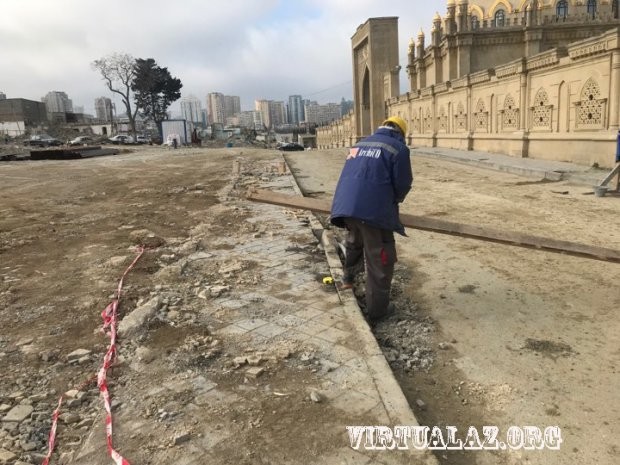 “Təzəpir” məscidi ətrafında tarixi abidə tapıldı - FOTOLAR