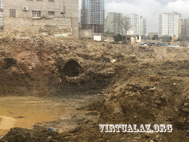 “Təzəpir” məscidi ətrafında tarixi abidə tapıldı - FOTOLAR