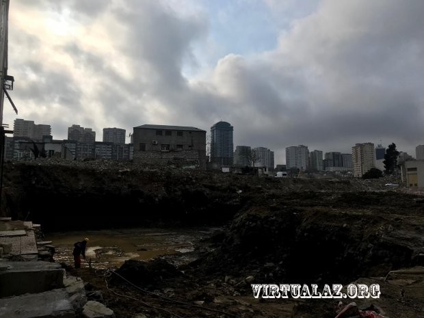 “Təzəpir” məscidi ətrafında tarixi abidə tapıldı - FOTOLAR