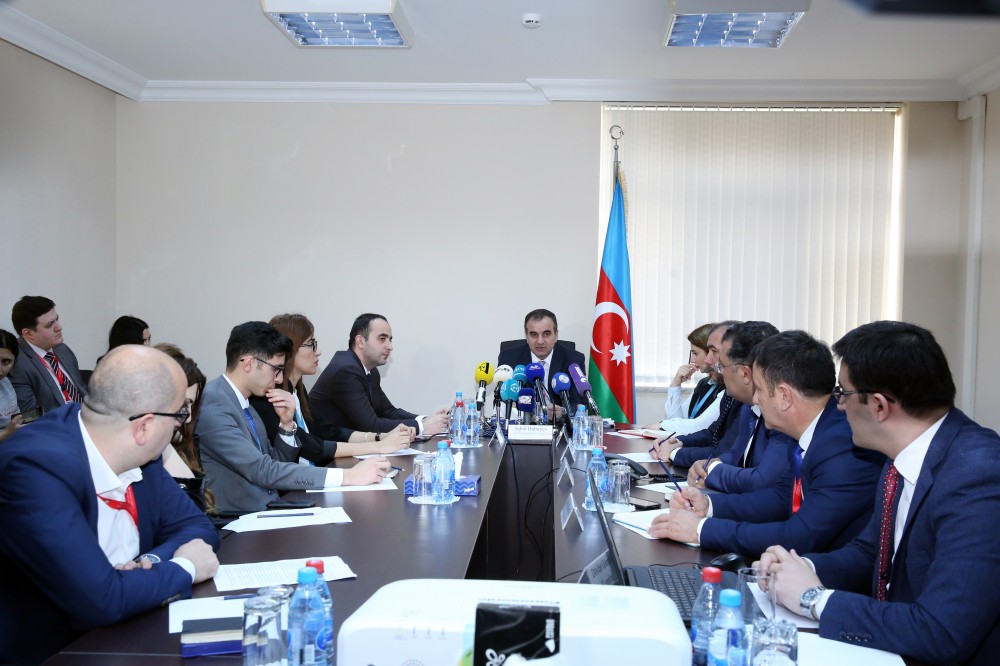 Gömrük sistemində həyata keçirilən yeniliklərlə bağlı mətbuat konfransı keçirilib - FOTOLAR