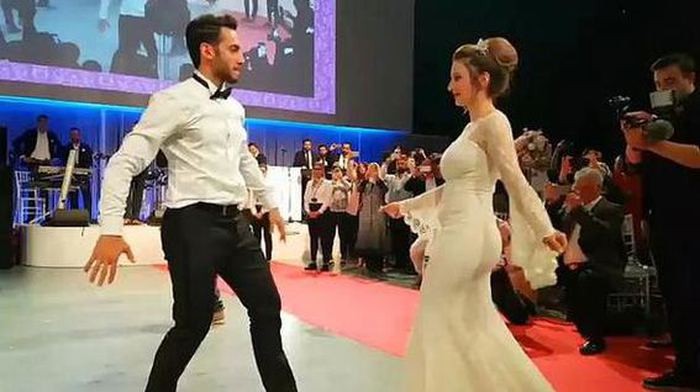 Məşhur futbolçu həyat yoldaşı ilə barışdı - 1 gecə üçün 2500 dollar ödədi