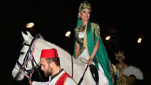 Xına gecəsinə at belində gəldi - FOTO