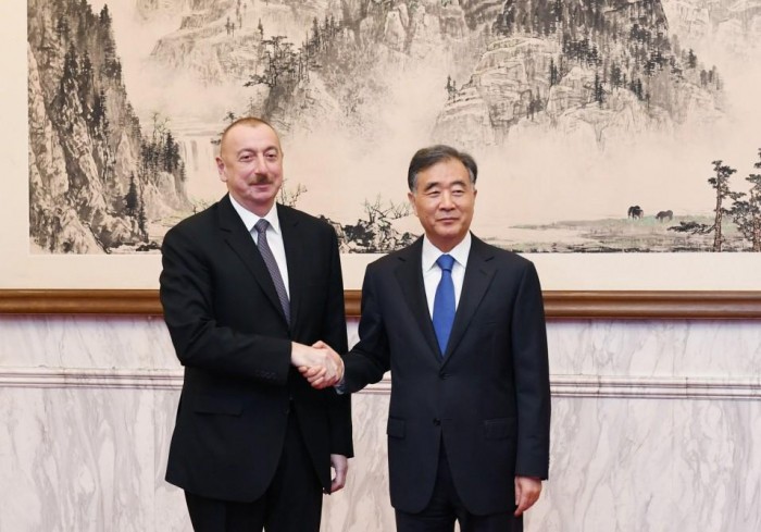 Prezident Van Yanla görüşüb - FOTOLAR