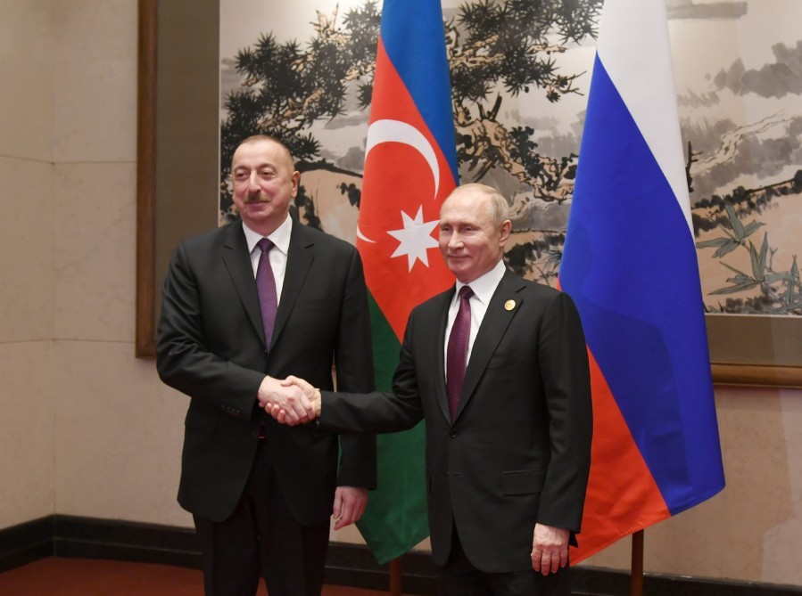 İlham Əliyev və Putin Pekində görüşdü - FOTO