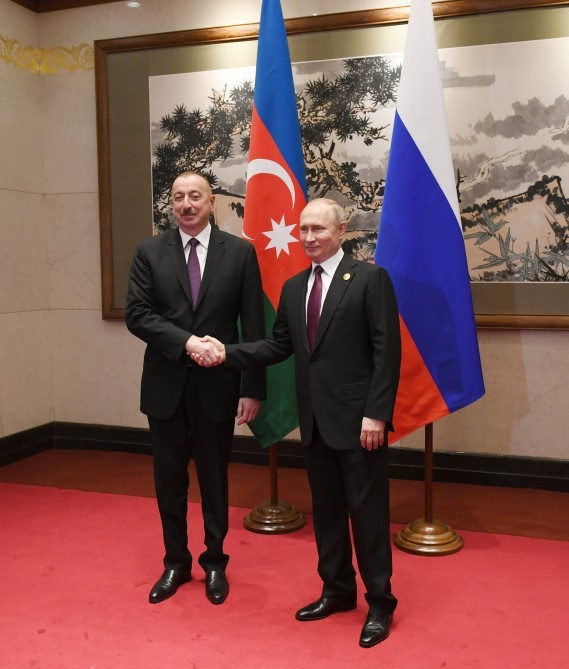 İlham Əliyev və Putin Pekində görüşdü - FOTO