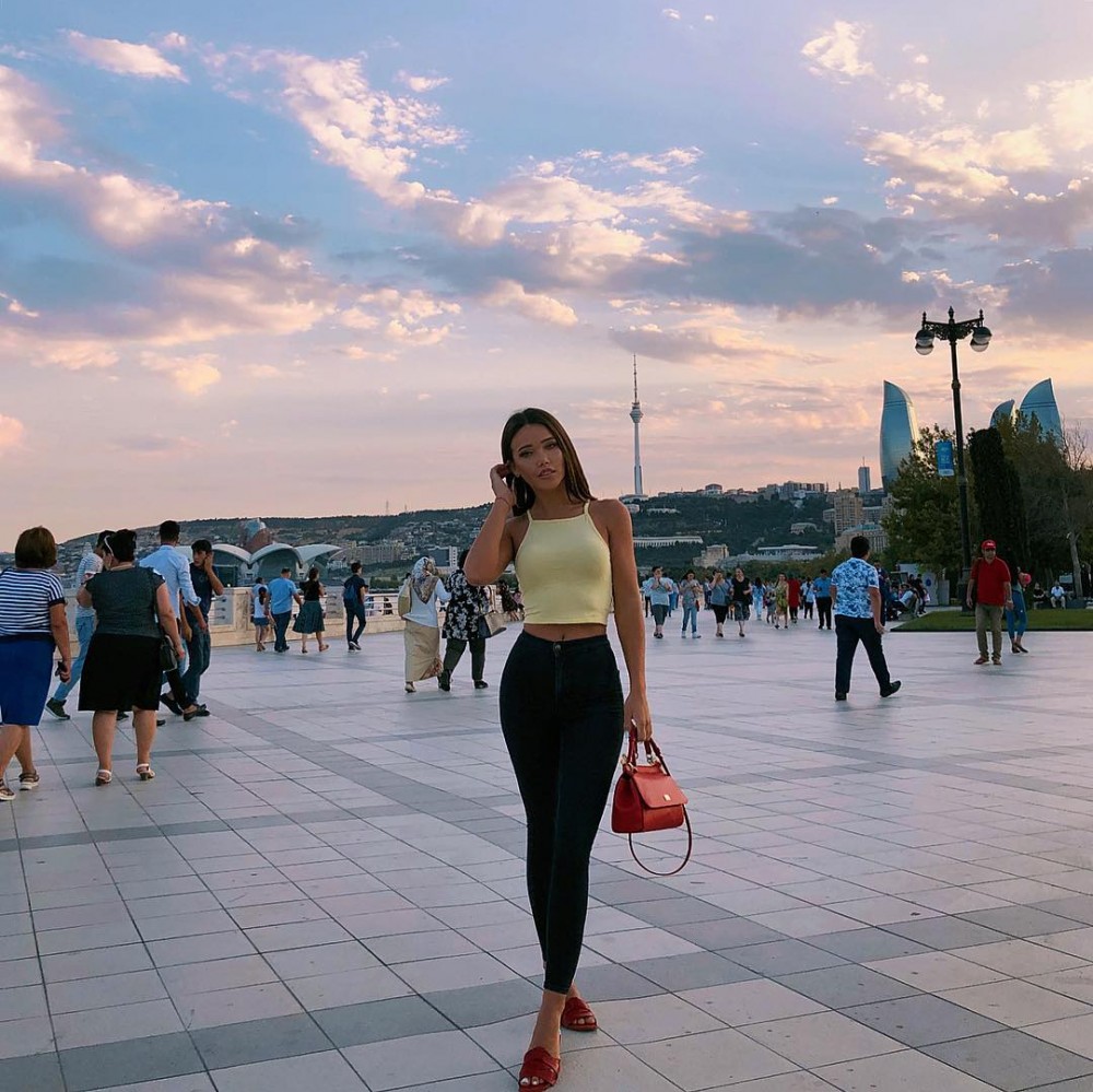 Bakıya “Formula-1”i izləməyə gələn CAZİBƏDAR XANIMLAR (FOTOLAR)