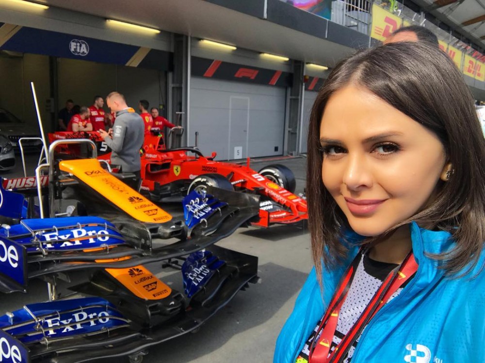 Bakıya “Formula-1”i izləməyə gələn CAZİBƏDAR XANIMLAR (FOTOLAR)