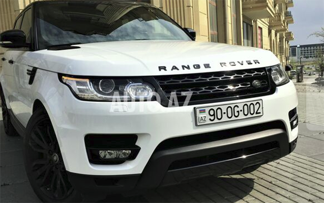 “Range Rover” piyadanı vurub yolun ortasına atdı - Digər maşın üzərindən keçdi