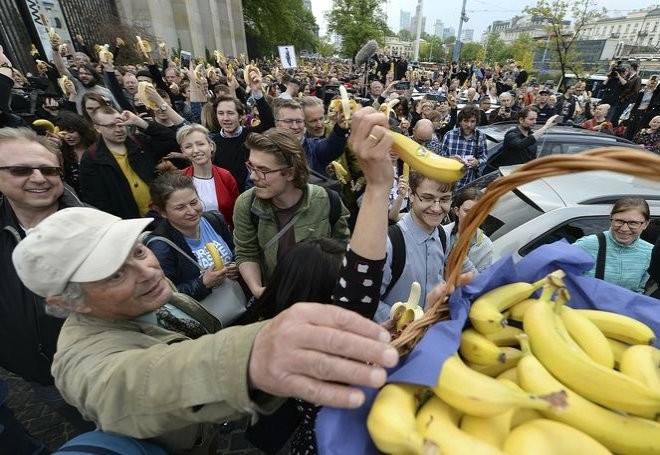 Nazirin bu qərarı ölkədə banana tələbatı artırdı - "seksuallığı təbliğ edir" (FOTOLAR)