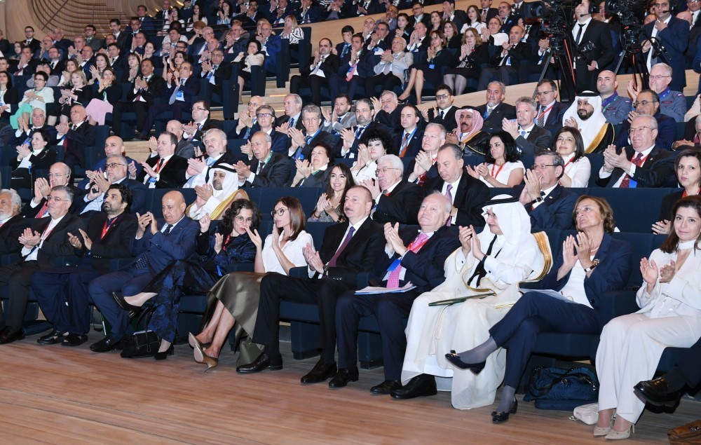 İlham Əliyev və xanımı Forumun açılışında 