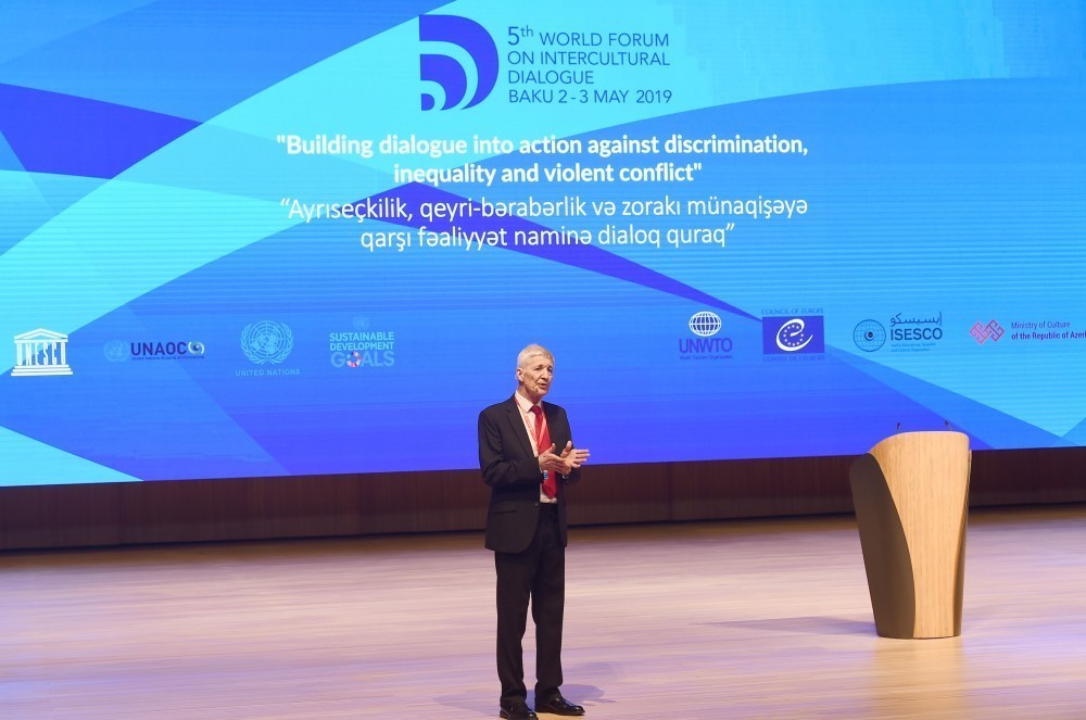 İlham Əliyev və xanımı Forumun açılışında 