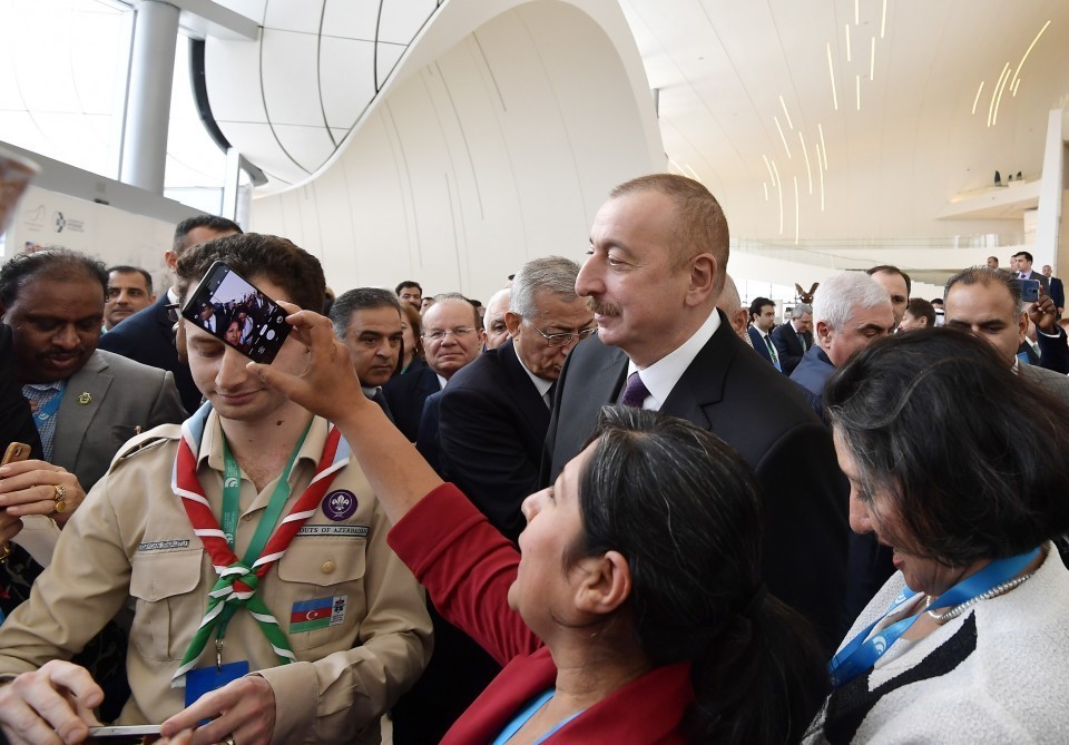 İlham Əliyev və xanımı Forumun açılışında 