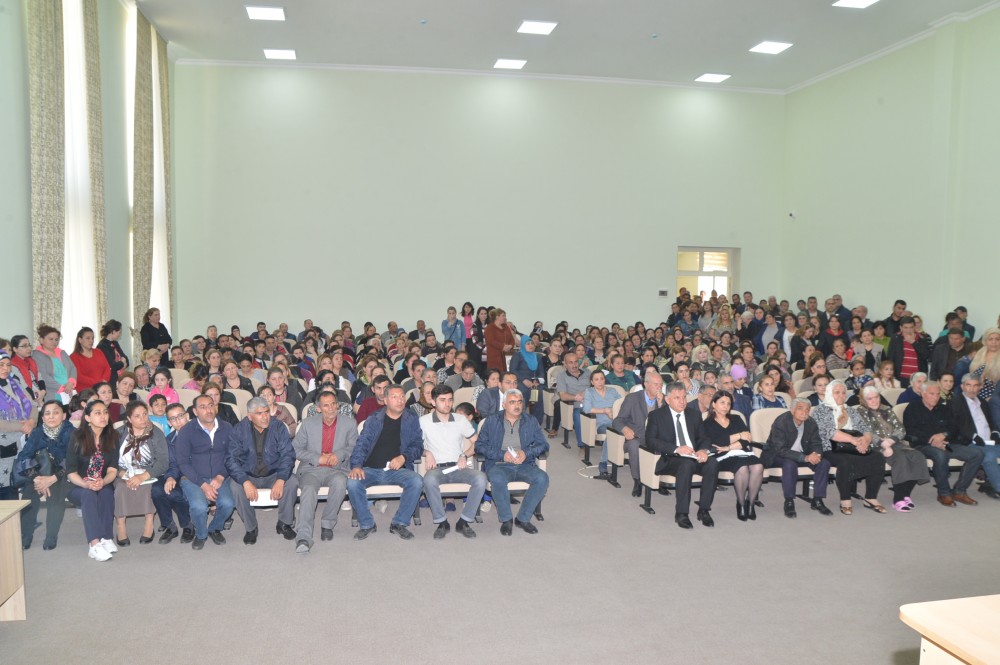 Rövşən Rzayev “Qobu Park”da görüş keçirib- FOTO
