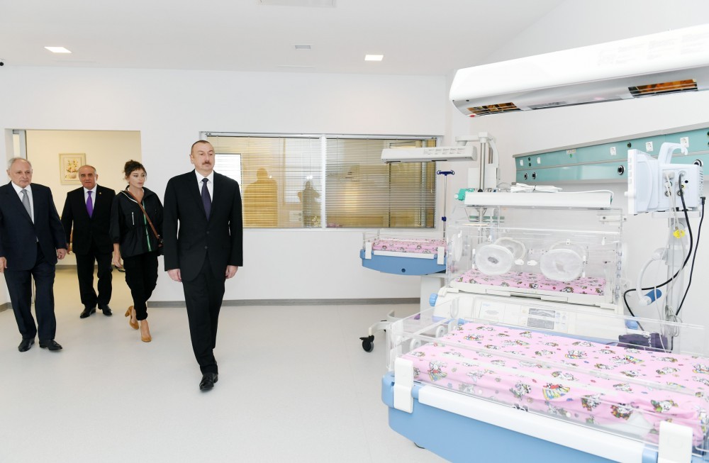 İlham Əliyev və xanımı Qobustanda (YENİLƏNİB-3- FOTO)