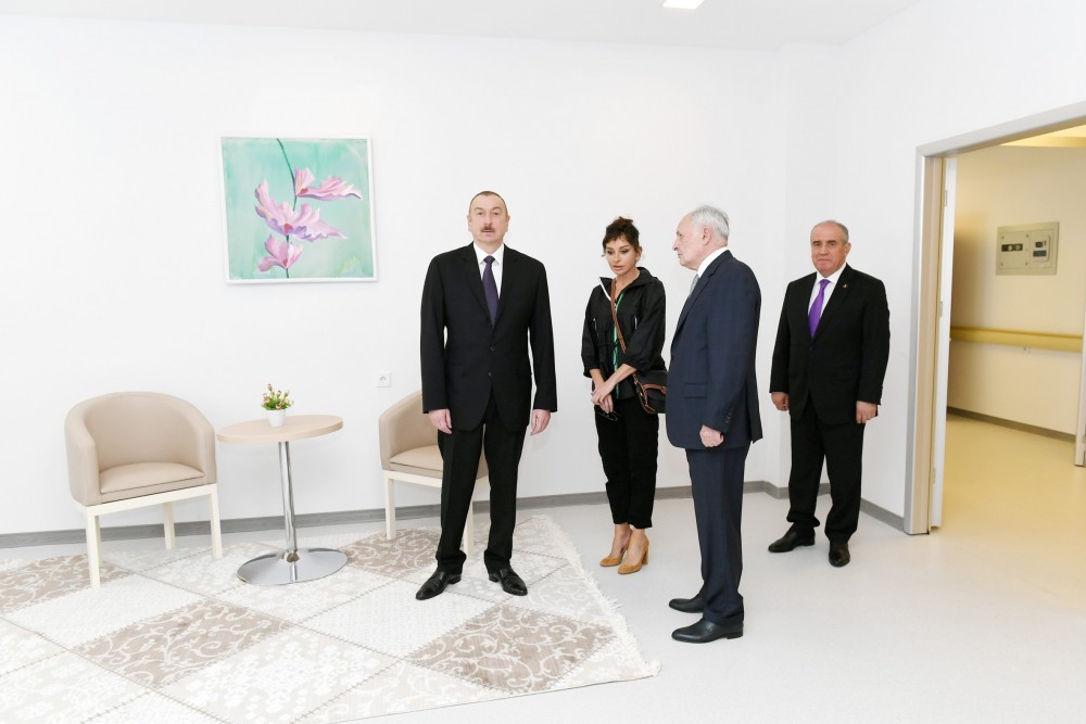 İlham Əliyev və xanımı Qobustanda (YENİLƏNİB-3- FOTO)