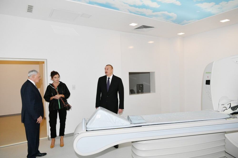 İlham Əliyev və xanımı Qobustanda (YENİLƏNİB-3- FOTO)
