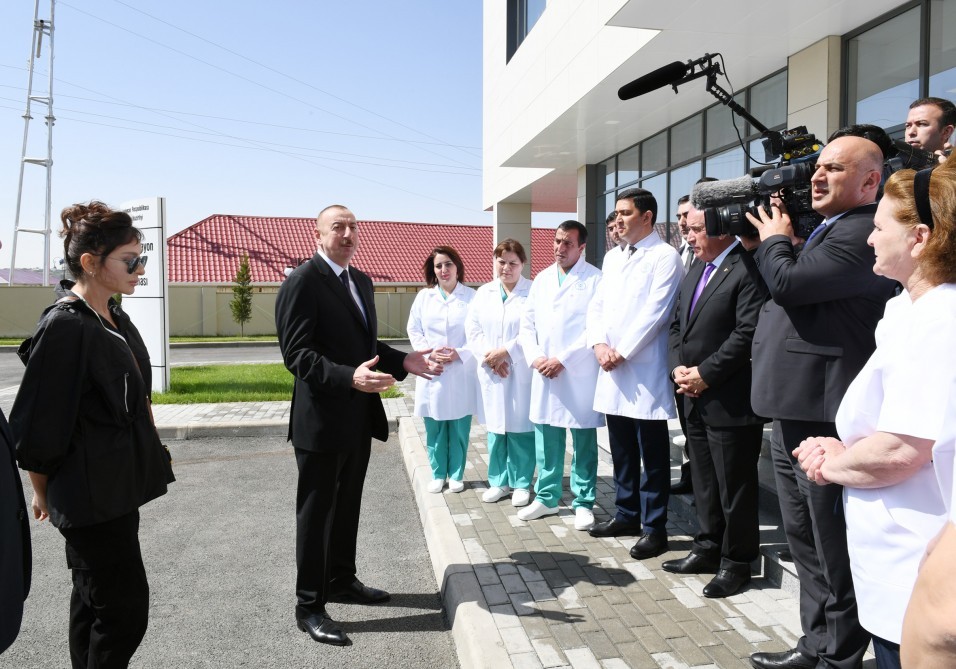 İlham Əliyev və xanımı Qobustanda (YENİLƏNİB-3- FOTO)