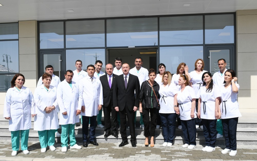 İlham Əliyev və xanımı Qobustanda (YENİLƏNİB-3- FOTO)