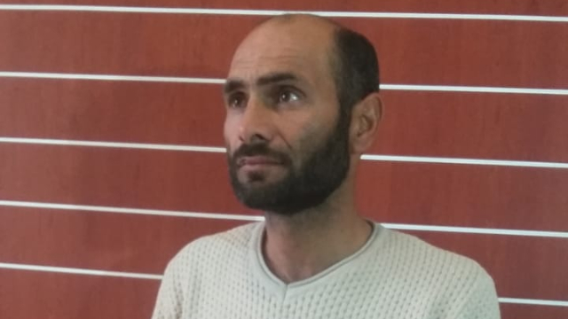 Polis kafenin qarşısında tüfənglə gəzən şəxsi tutdu - Azərbaycanda