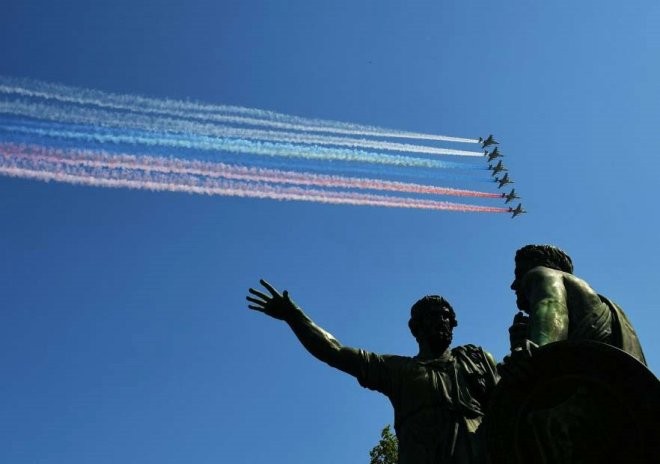 Rusiyanın qadın əsgərləri "9 may" paradına belə hazırlaşır - (FOTO-VİDEO)