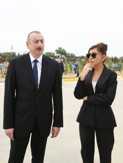 Prezident ailə üzvləri ilə birgə ağac əkdi - FOTOLAR-YENİLƏNİB