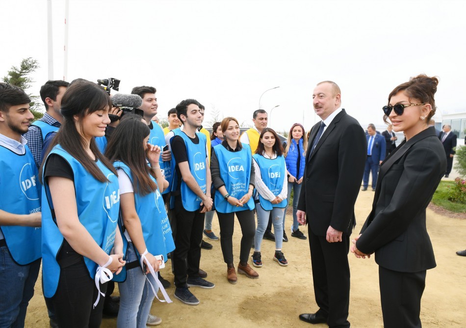 Prezident ailə üzvləri ilə birgə ağac əkdi - FOTOLAR-YENİLƏNİB
