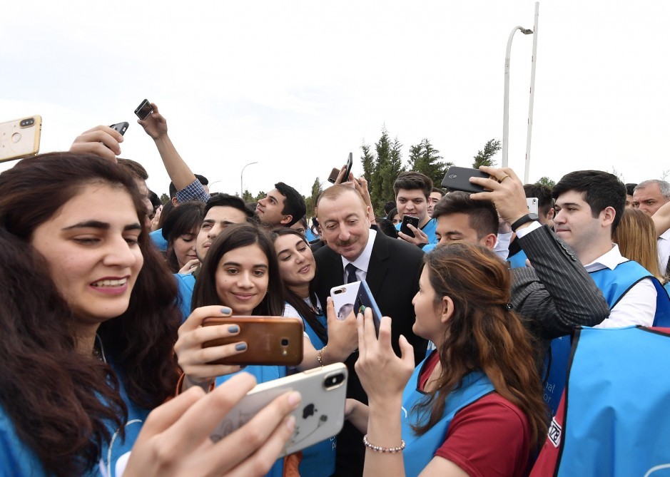 Prezident ailə üzvləri ilə birgə ağac əkdi - FOTOLAR-YENİLƏNİB