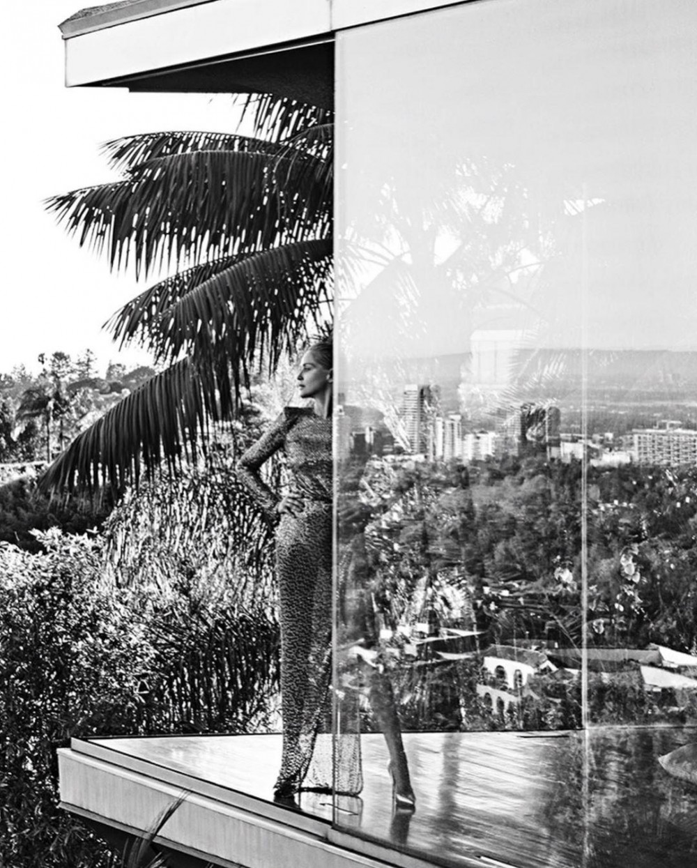 Şeron Stoun da soyundu - FOTOLAR