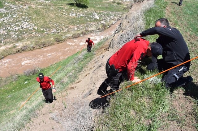 2 gündür itkin düşən azyaşlının paltarı tapıldı - FOTO (VİDEO)