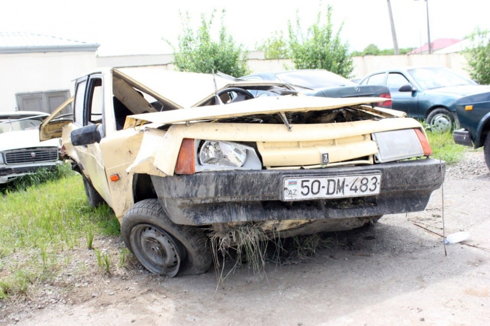 Qubada maşın oğurlayan dəstə qəzaya düşdü(FOTO)