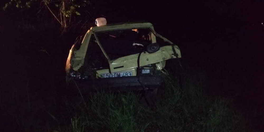 Qubada maşın oğurlayan dəstə qəzaya düşdü(FOTO)